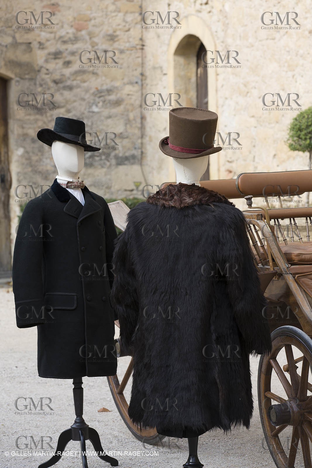 31 10 2013 - Ansouis (FRA,84) - Ansouis castle - Costumes of the exhibit Men costumes