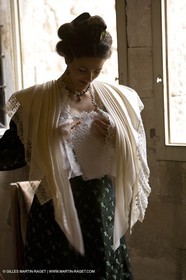 04 03 2007 - Arles - Queen of Arles and her assistants - winter costume trials