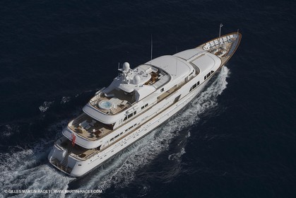 28 07 2007 - St Jean Cap Ferrat - SuperYachts - Motor Yachts - Hampshire