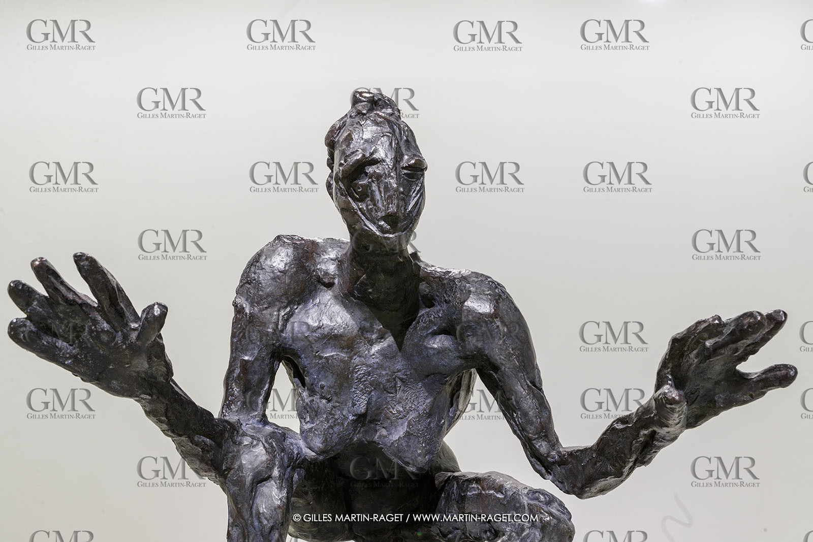 02 05 2023, Paris (FRA), oeuvre de Germaine Richier, Exposition Centre Pompidou 2023,  La Sauterelle, grande, 1955-1956, Bronze patiné foncé, épreuve d'exposition, Fondeur : Susse, Paris, 137 x 99 x 176 cm, Collection particulière