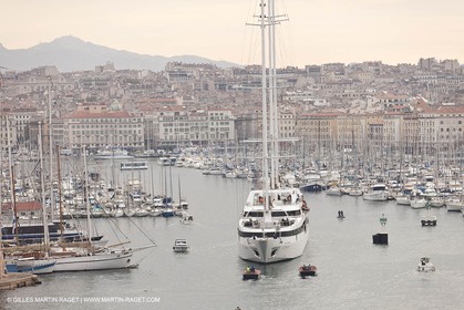 23 10 2010 - Marseille (FRA,13) - Le Ponant - Arrivée à Marseille et entrée dans le Vieux Port