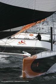2004 Atlantic record attempt - Orange II at Land's End