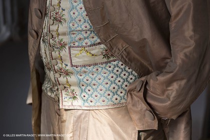 31 10 2013 - Ansouis (FRA,84) - Chateau d'Ansouis - Costumes de l'exposition Habits d'hommes