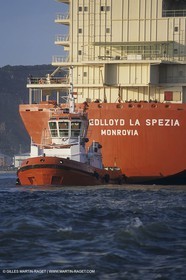 Monde maritime, opérations porturaires, ports, manoeuvres, marine world, harbour operations, maritime shipping,