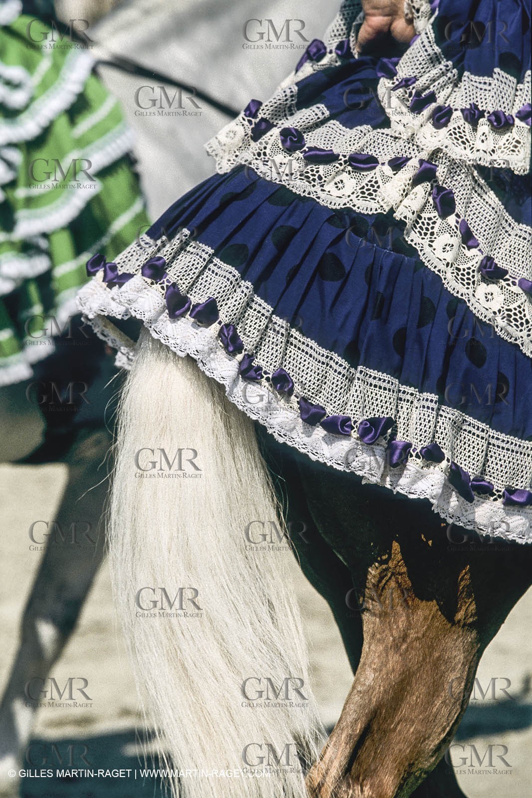 France, Provence, Traditions, Feria du Cheval aux Stes Maries de la Mer, costume de sévillanes