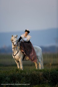 23 02 2007 - Arles, Nathalie Chay, Queen of Arles - Amazone horse riding