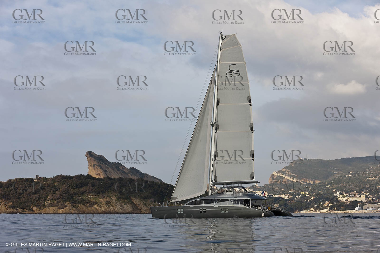 25 02 2011 - La Ciotat (FRA,13) - Super Yachts - Chantier H2X - Cartouche