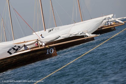 20 11 2010 - Dubai (UAE) - Dubai Louis Vuitton Trophy - Courses de boutres traditionnels pour les équipes engagées