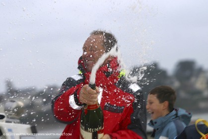 Round the world solo record - Idec - Francis Joyon - Brest finish