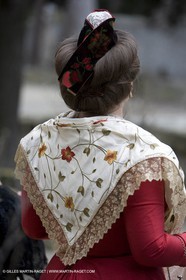 04 03 2007 - Arles - Queen of Arles and her assistants at Les Alyscamps monument