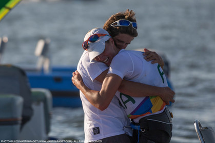 14 08 2016, Rio de Janeiro (BRA), 2016 Olympic Games, Sailing, RSX Women medal race, Charline Picon, gold medalist and her coach Cédric Leroy