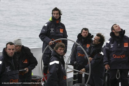Bruno Peyron + équipage - Orange II - Trophée Jules Verne 2005 - Entraînements - Lorient