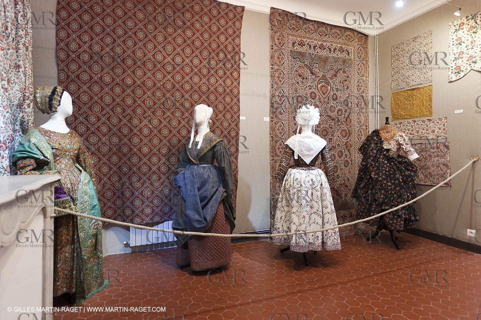 30 06 2011 - Toulon (FRA,83) - Villa Rosemaine - Indiennes sublimes exhibition