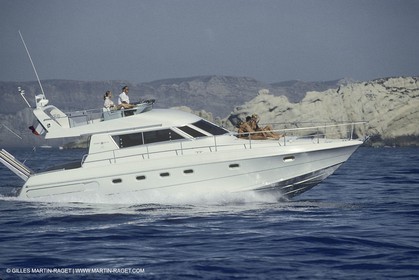 Powerboating, cruising, Running