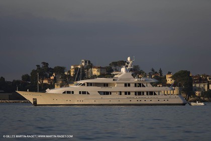 28 07 2007 - St Jean Cap Ferrat - SuperYachts - Motor Yachts - Hampshire