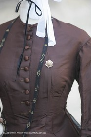 Mai 2004 - La Tour d'Aigues (FRA, 84) Costumes anciens pour l'exposition Femmes du Midi