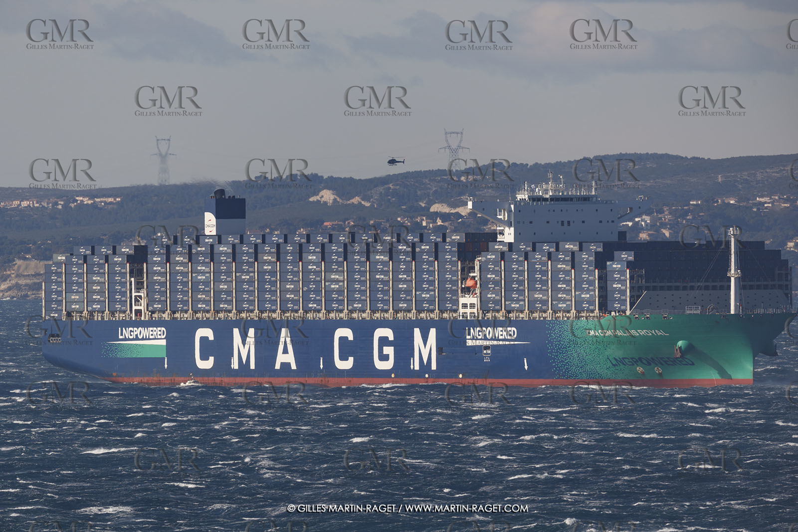 14 12 2023, Marseille (FRA), arrivée du Palais Royal, porte container armé par la CMA CGM, navire de 400 mètres de long, 67 mètres de large, qui transporte 23 000 conteneurs avec propulsion au GNL