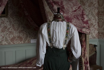 31 10 2013 - Ansouis (FRA,84) - Ansouis castle - Costumes of the exhibit Men costumes