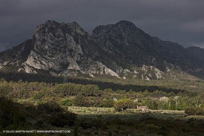 29 04 2012 - Eygalières (FRA, 13) - Chaîne des Alpilles vers Eygalières
