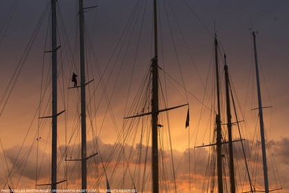 01 10 2025, Saint-Tropez (FRA,83) , Voioes de Saint-Tropez 2015, Day 4, Crew parade