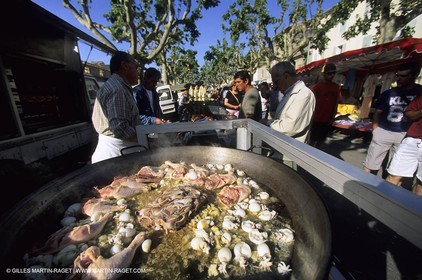 Marché du samedi à Saint Gilles (30)
