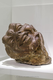 02 05 2023, Paris (FRA), oeuvre de Germaine Richier, Exposition Centre Pompidou 2023, La Faune 1916, Terre crue peinte en doré, Pièce unique, 23,5 x 29, 5 x 30 cm, Collection particulière