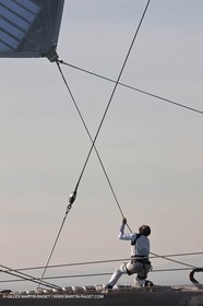 19 01 2010 - Valencia (ESP) - 33rd America's Cup - BMW ORACLE Racing - Boat preparation