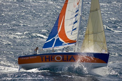 26-06-2007 - FIGARO II - THEOLIA - Skipper : Robert Nagy - Entrainement au large de Marseille par fort mistral