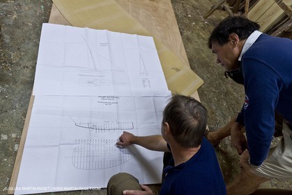 5 11 2011 - Marseille (FRA,13) - Alcyon - construction - Marc and edith Frilet meet Daniel Scotto in his workshop