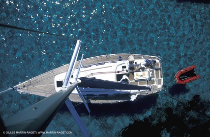 Monocoque de croisiere au mouillage