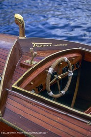 Bateaux à moteur, canots d'époque, Construction de la répolique de Sagitta au chantier Trapani (Cassis, FRA,13)