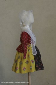 May 2004 - La Tour d'Aigues (FRA, 84) - Old costumes for women of the South exhibition