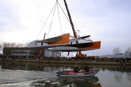 Vannes - Multiplast Boatyard - Orange II 1st go in the water