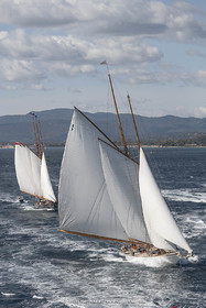 28 09 2022? Saint-Tropez,(FRA,83), Les Voiles de Saint-Tropez 2022 Régate N° 2 poup les modernes, navigation libre pour les grandes goélettes