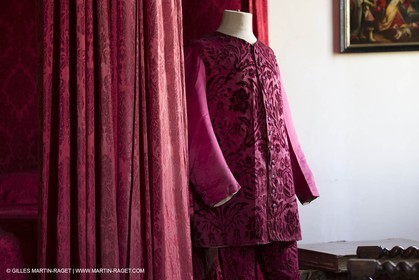 31 10 2013 - Ansouis (FRA,84) - Chateau d'Ansouis - Costumes de l'exposition Habits d'hommes