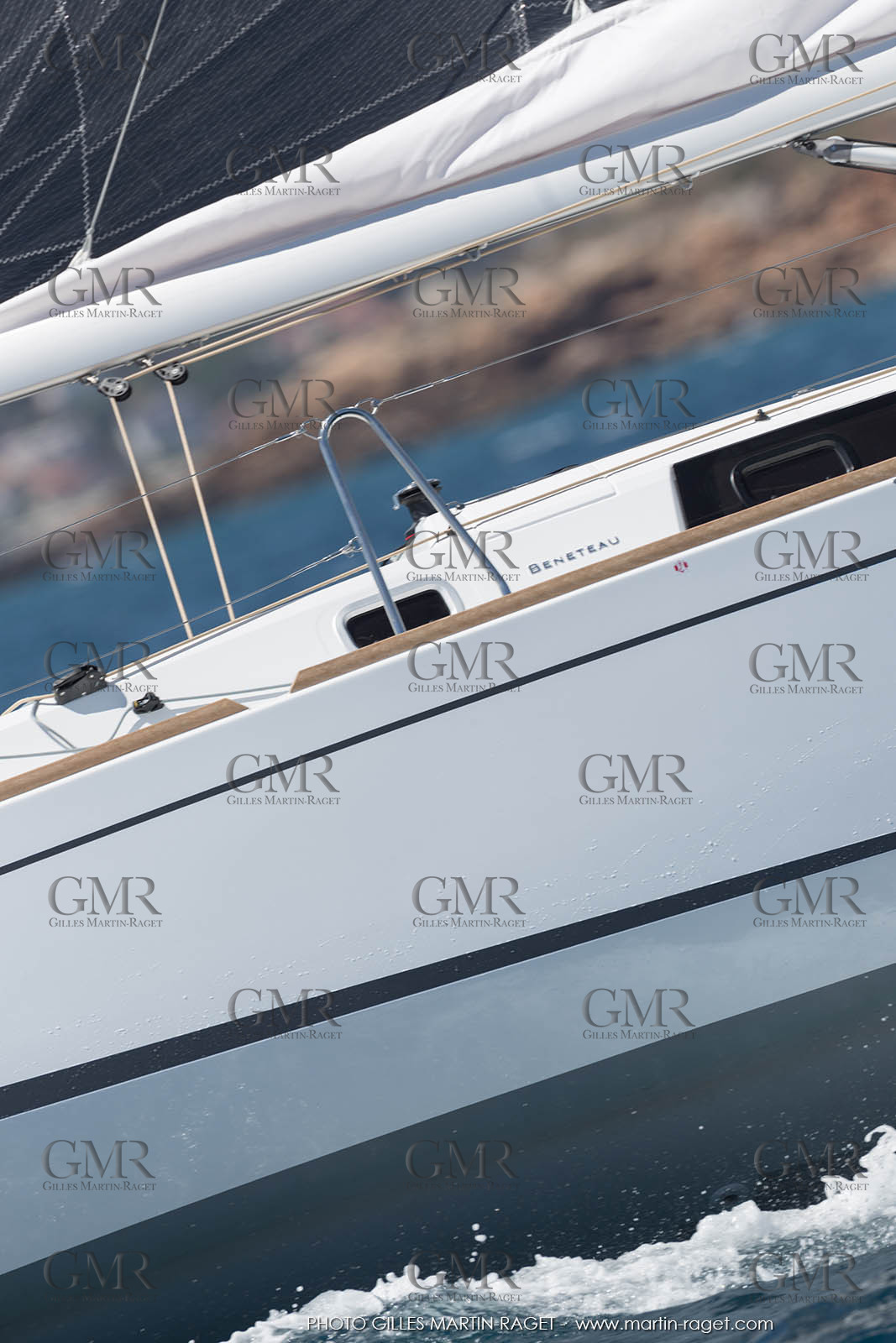 04 07 3017; Les EMbiez (FRA; 83) - Chantier Beneteau; Oceanis 38.1