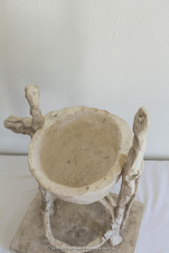 12 07 2020, St Rémy de Provence (FRA, 13) Oeuvre Germaine Richier, Fonts Baptismaux, moyen, 1957, plâtre original, Collection particulière