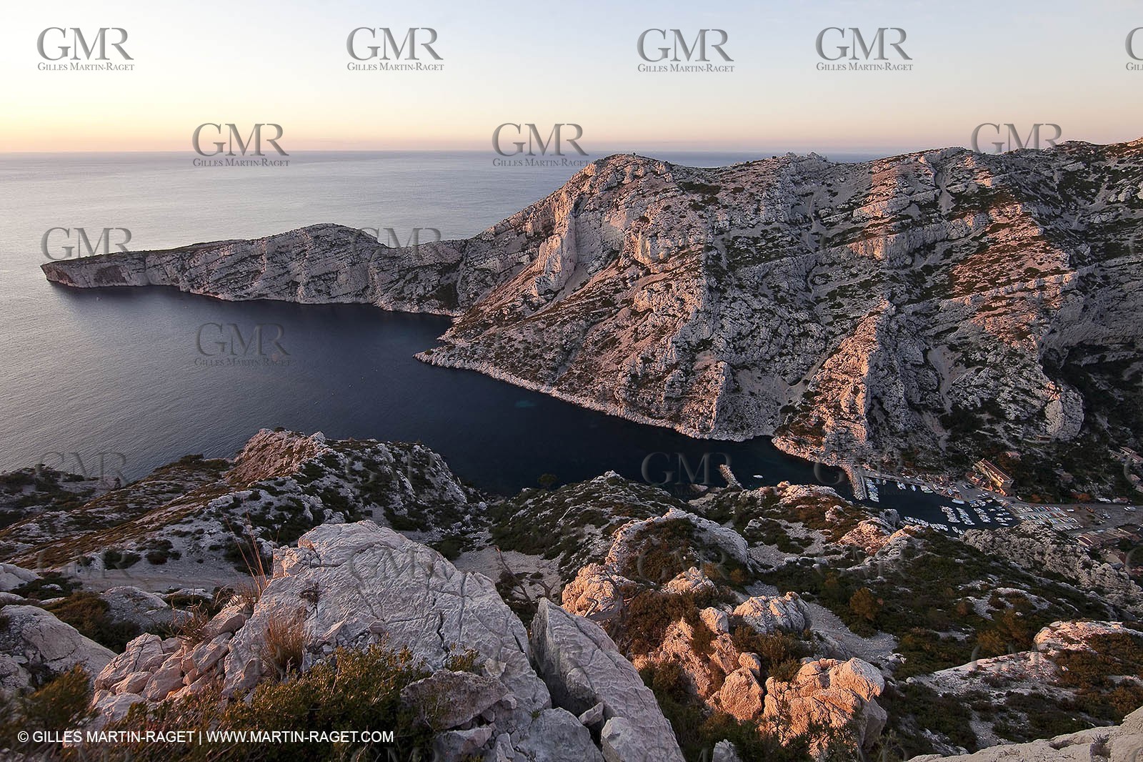 Décember 2009 - Marseille (FRA) - Les Calanques - Morgiou as seen from Sugiton Belvedere