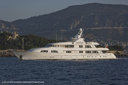 28 07 2007 - St Jean Cap Ferrat - SuperYachts - Motor Yachts - Hampshire