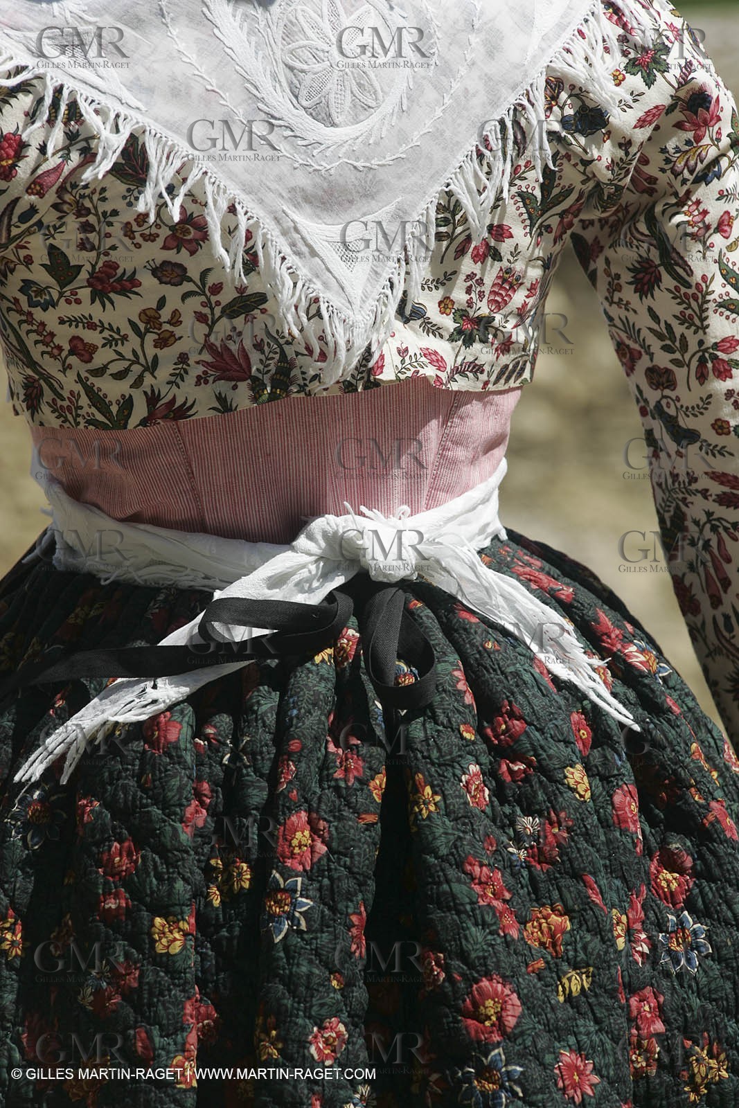 May 2004 - La Tour d'Aigues (FRA, 84) - Old costumes for women of the South exhibition