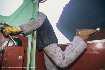 Monde maritime, opérations porturaires, ports, manoeuvres, marine world, harbour operations, maritime shipping,