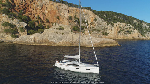 04 07 3017; Les EMbiez (FRA; 83) - Chantier Beneteau; Oceanis 38.1