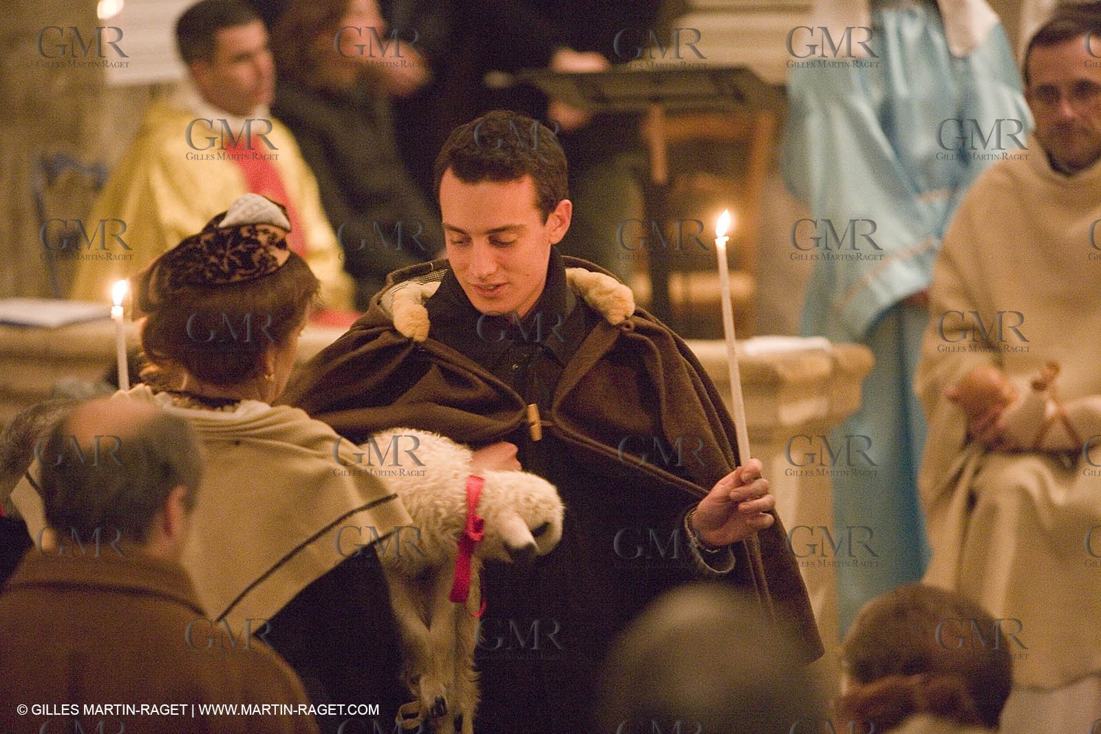 24 12 2006 - Les Baux de Provence - Christmas eve - Midnight mass with vivid crib and traditional procession in Saint Vincent Church.
