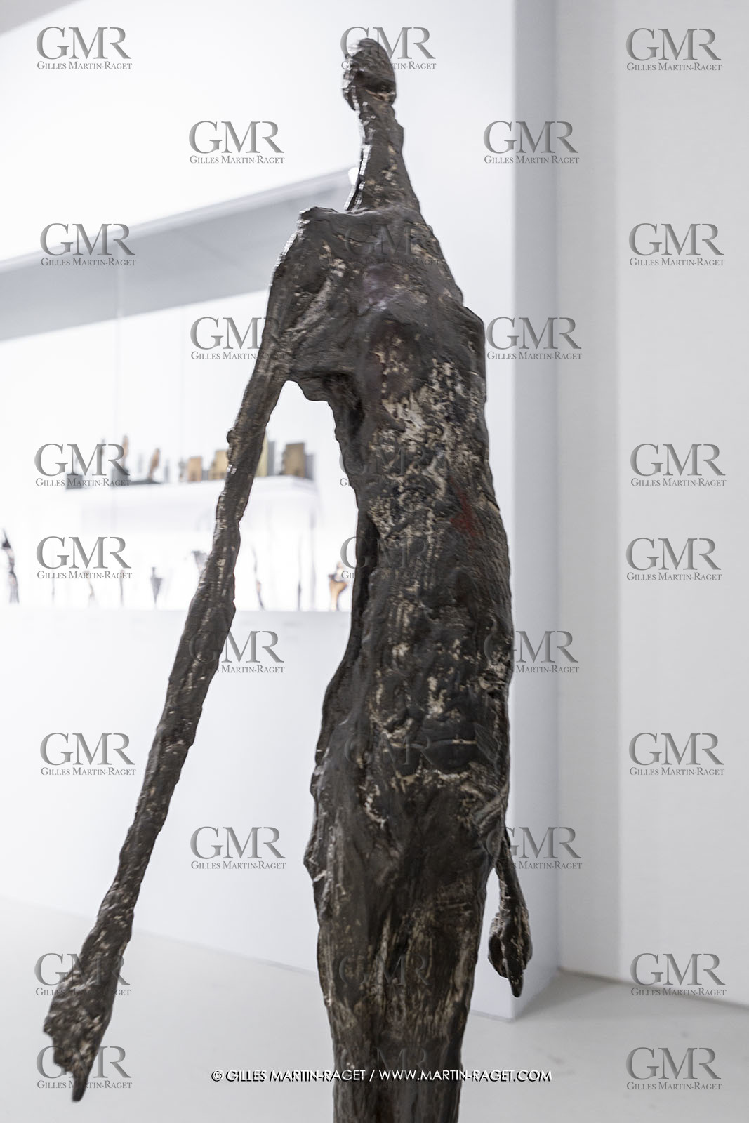 30 10 2023, Montpellier (FRA), oeuvre de Germaine Richier, Exposition Centre Pompidou - Musée Fabre 2023, La Ville, oeuvre en collaboration avec Maria Helena Viera da Silva 1952, Pièce unique, Plomb et huile sur plomb, 135,5 x 62,5 x 62,7 cm, Collectionb particulière