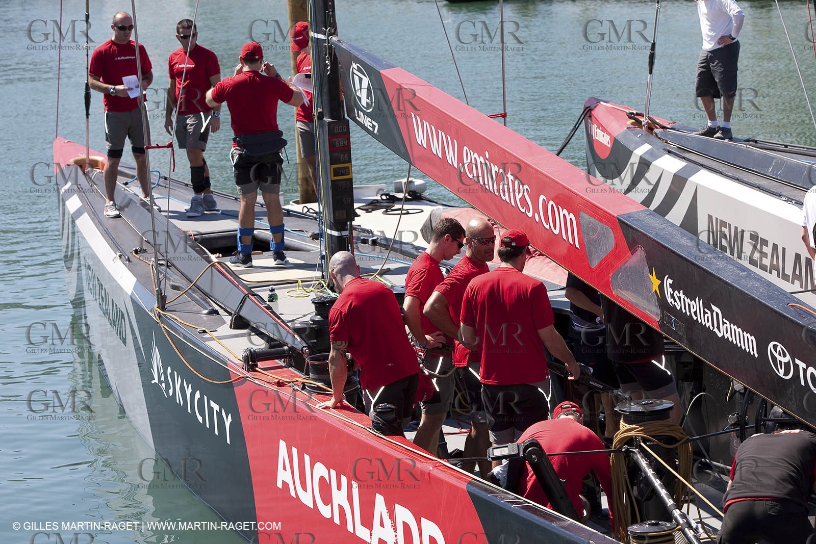 24 01 2009 - Auckland (NZL) -  Louis Vuitton Pacific Series - BMW ORACLE Racing - Boat presentation to other teams