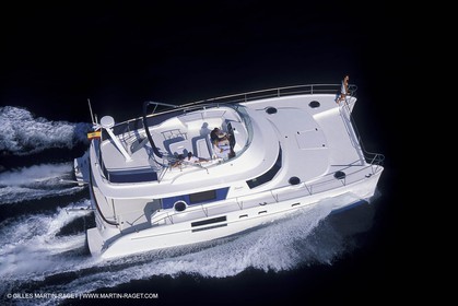Motor boat running
