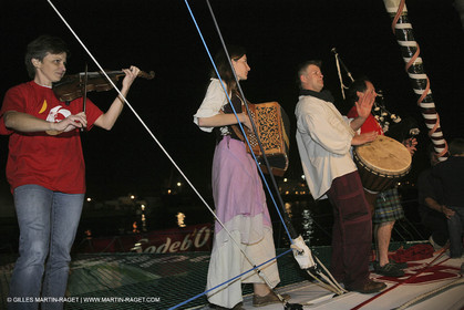 27 10 2006 - Saint Malo (FRA) - Route du Rhum 2006 - Thomas Coville - Sodeb'O - Lock passage