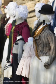 31 10 2013 - Ansouis (FRA,84) - Chateau d'Ansouis - Costumes de l'exposition Habits d'hommes
