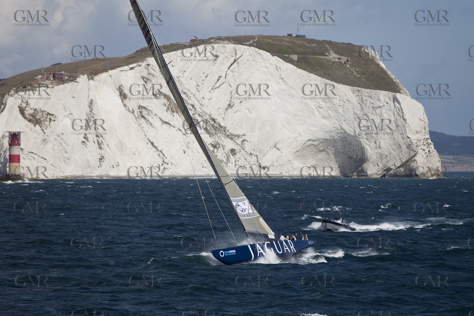 05 08 2010 - Cowes (UK, IOW) - The 1851 Cup -  BMW ORACLE Racing -  - Round The Island Race - Rounding the Needles.