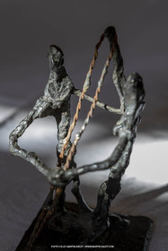 11 02 2020, St Rémy de Provence (FRA,13), Oeuvre de Germaine Richier, Le Combat 1946, Bronze patiné foncé, Epreuve d'exposition, Fondeur L. Thinot, 12 x 8 x 7 cm, Collection particulière